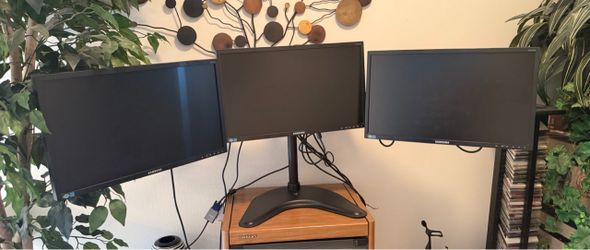 3 - 21.5” Samsung Monitors on VIVO/VESA Triple Monitor Desk Top Stand