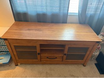 Tv Stand/Entertainment Center