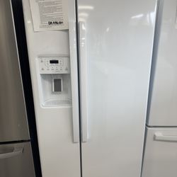 33” White Side By Side Refrigerator With One Year Manufacture Warranty 