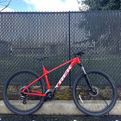 Trek Marlin 5 Mountain Bike – 29” wheels (Large Frame) Bicycle