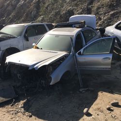 W211 e350 Mercedes Benz for parts