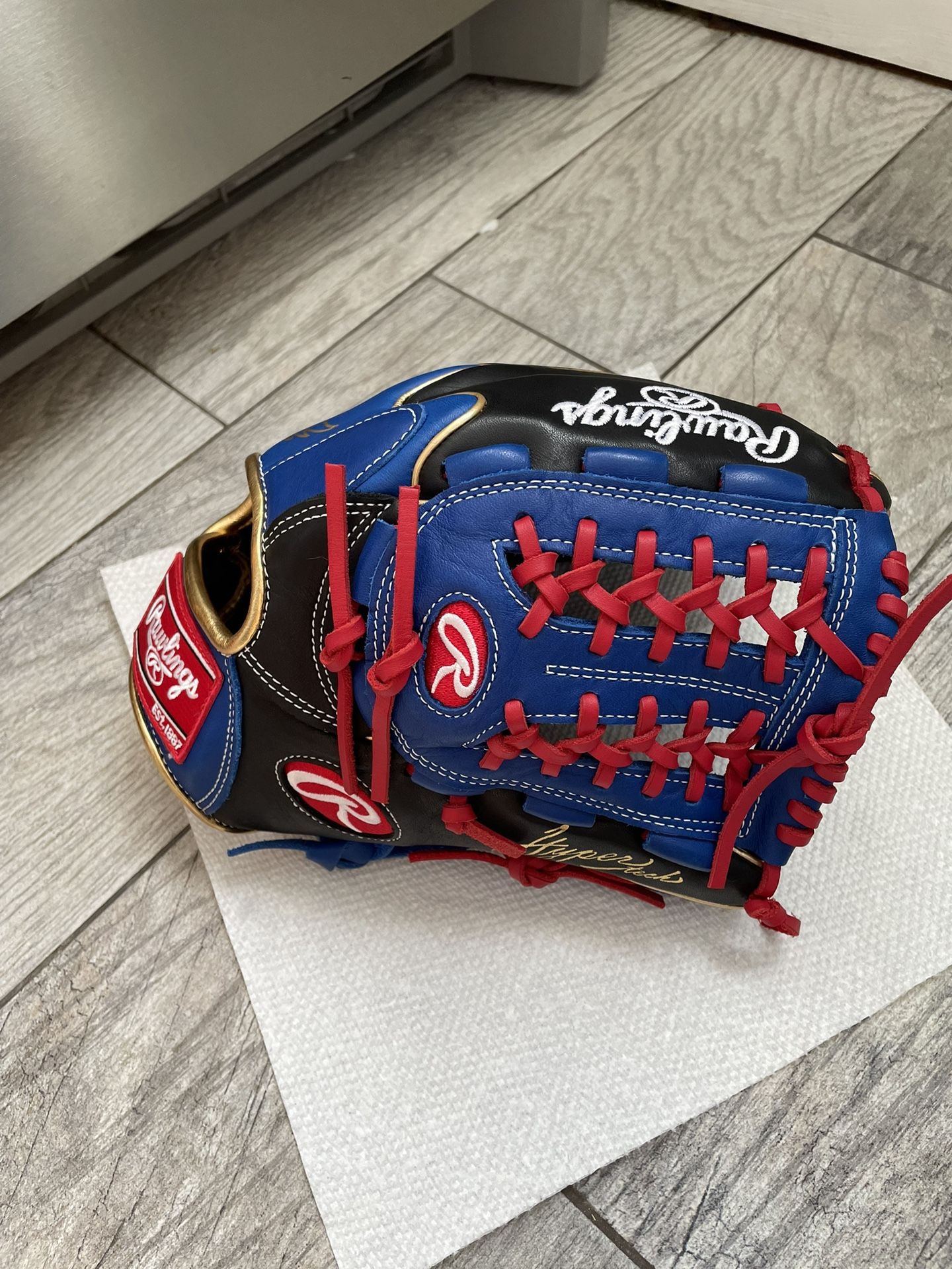 Rawlings Baseball Glove