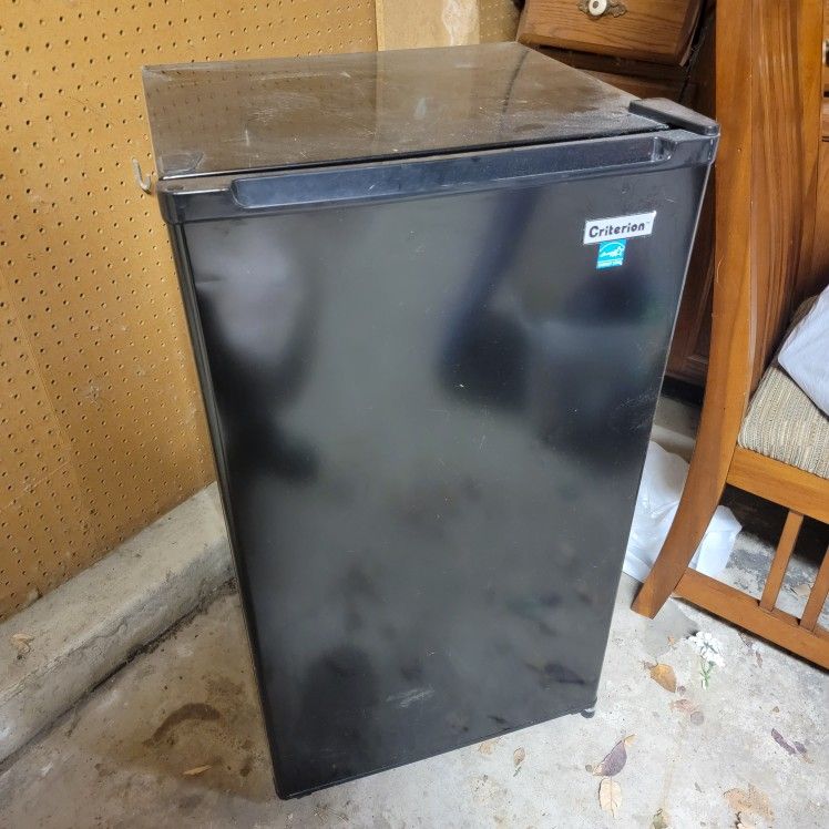 criterion mini fridge ccr33ce1b 3.3 cu. ft.