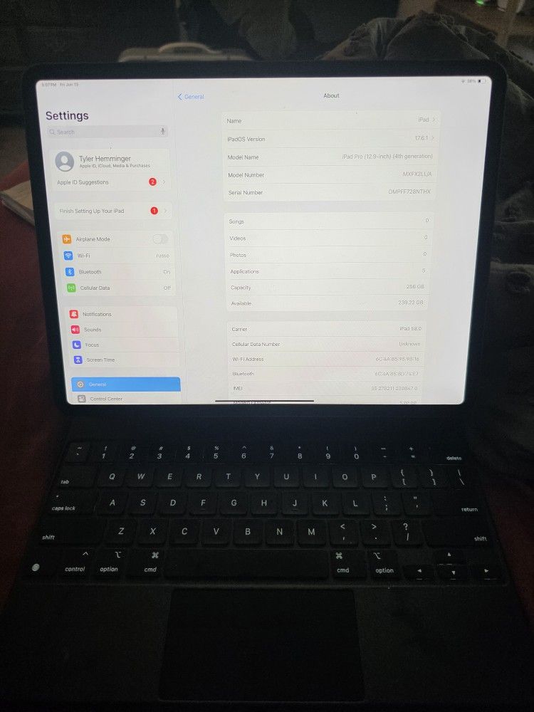 iPad Pro 4th Gen 12.9" With Keyboard