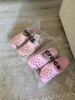CROCS Classic Clogs in Light Pink sz 8