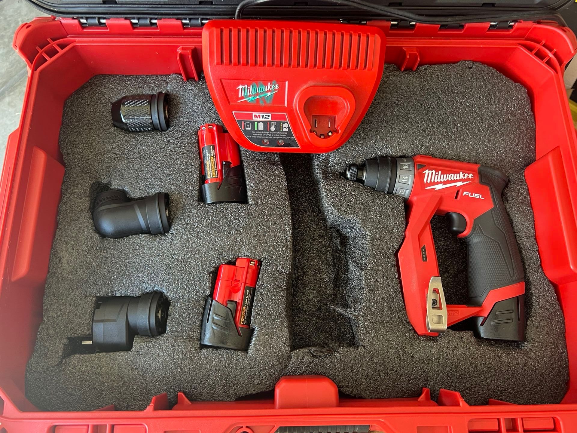 Milwaukee M12 FUEL Installation Drill/Driver Kit