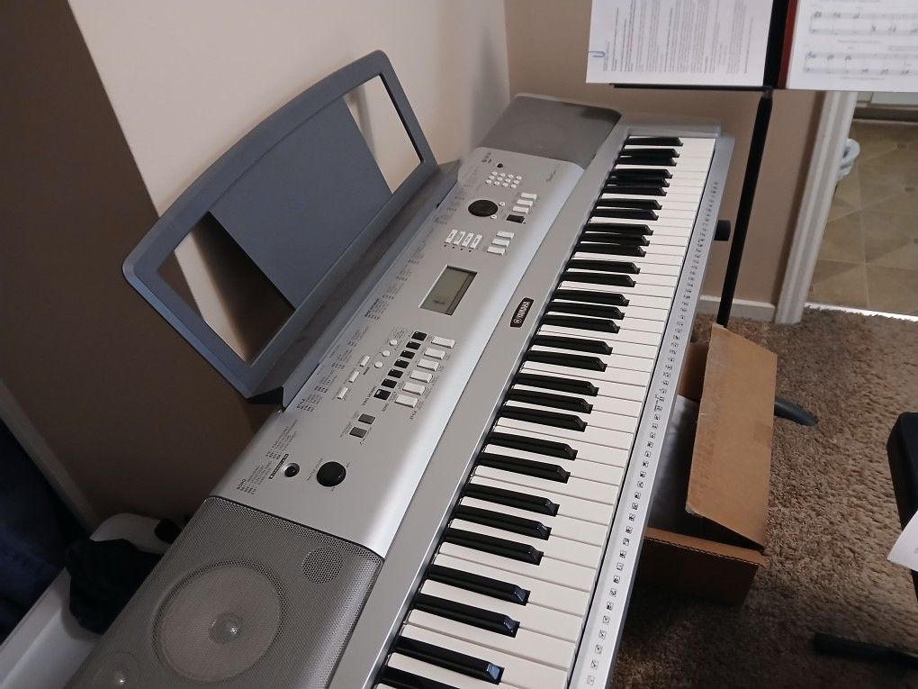 Yamaha DGX-230 Keyboard, Bench & Stand