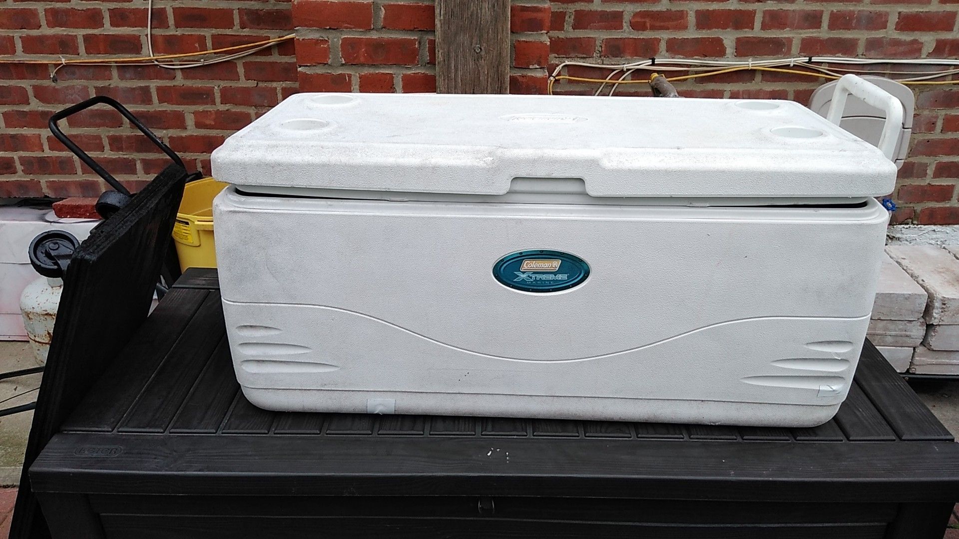 Coleman big boy cooler. Extreme marine.