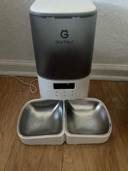Automatic Cat Feeder