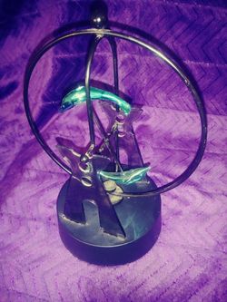 Desk spinner with blue fish