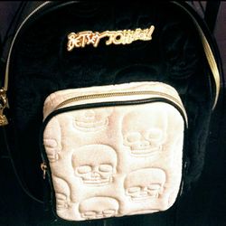 Betsey johnson skull outlet backpack