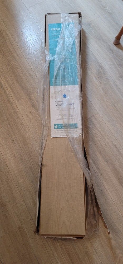 Pergo 12mm Leaf Maple Wet Protect Flooring