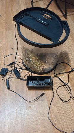 Fish tank with filter and 25 dlls
