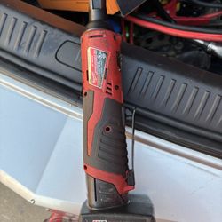 Milwaukee M12 Ratchet With Battery 3/8
