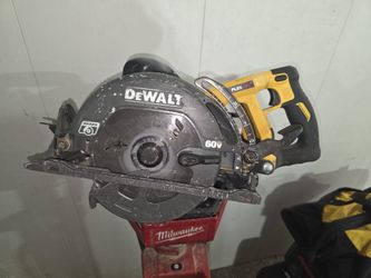 DEWALT 7  1/4 WORM SAW TOOL ONLY $150 