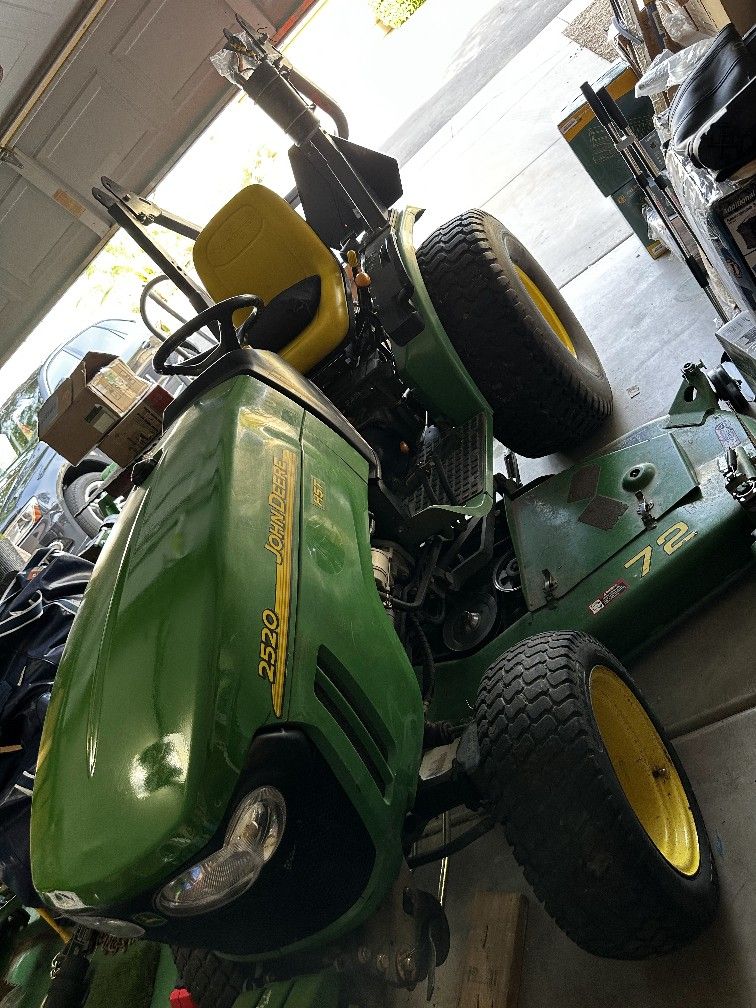 John Deere 2520 Tractor With MOWER DECK PLUS BACK BLADE