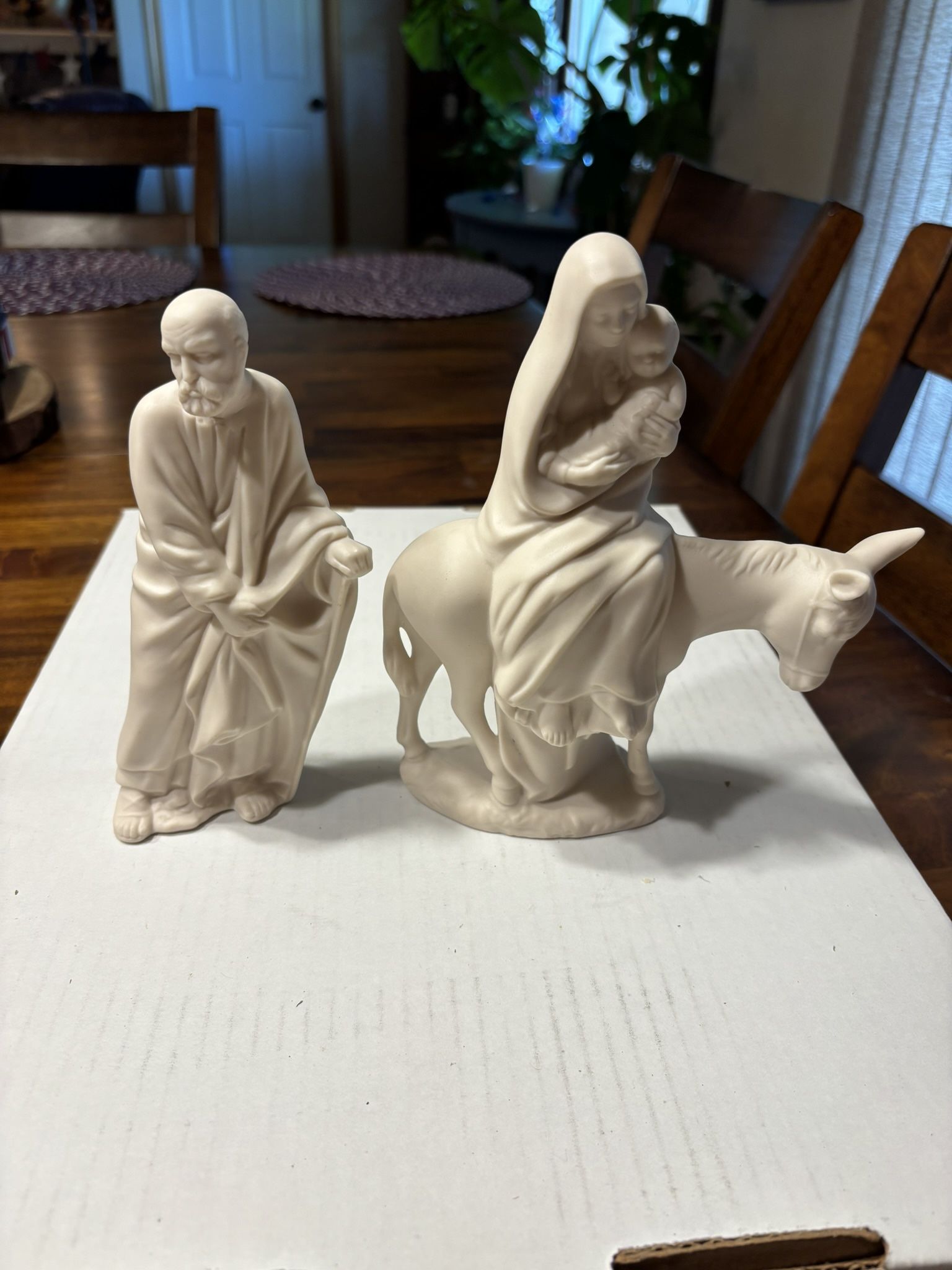 1983 2 Pc Holland Mold Flight Into Egypt - Mary, Baby Jesus/Joseph Figurines