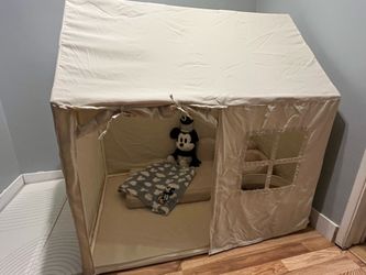 Kids Indoor Neutral Play Tent with with / Playhouse– Excellent Condition