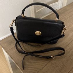 Pair Of Hand bags Coach And Micheal Kor’s 