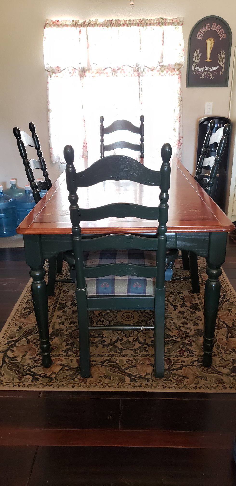Dining/ Kitchen Table w/ 4 Chairs