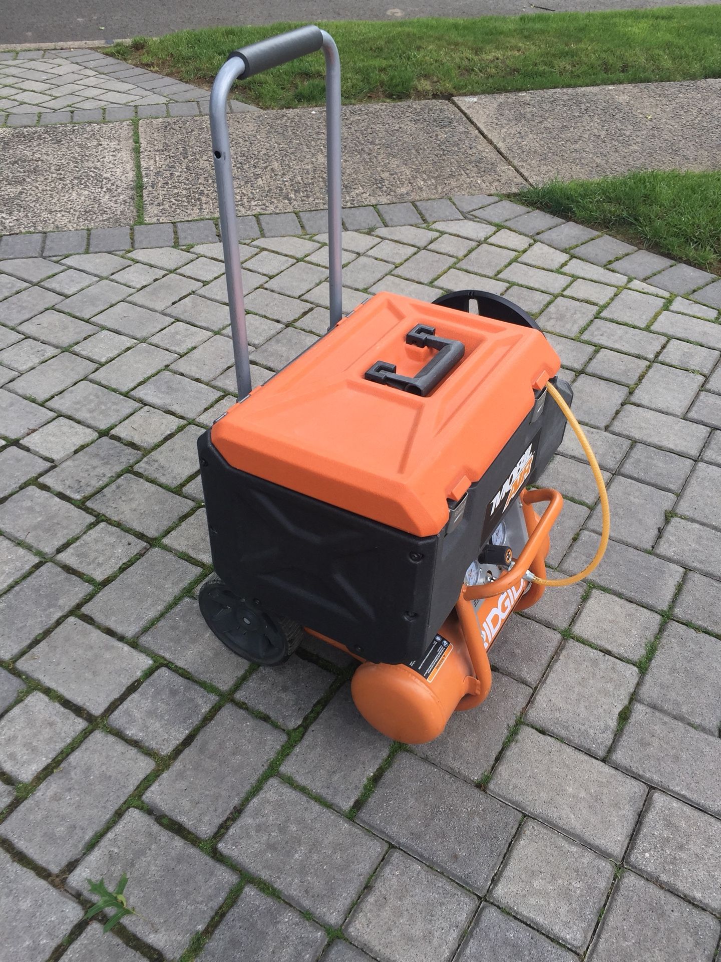 BLACK+DECKER PPRH5B Professional Portable Power Station with 120 PSI Air  Compressor for Sale in Vancouver, WA - OfferUp