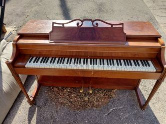 Baldwin piano