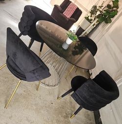 Modern dining table set with 4 chairs/Cash Only