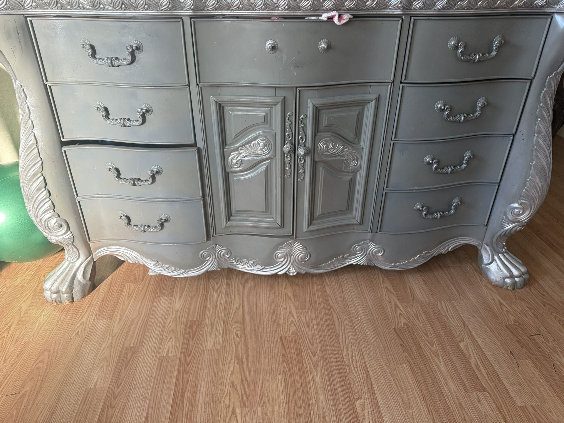 Dresser