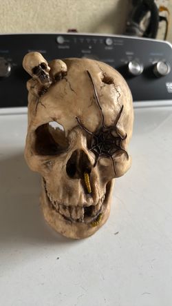 Decorative Resin Skull Halloween Figurine