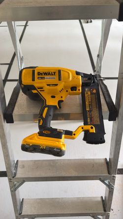 DeWalt 20V XR Brushless 18GA Brad Nailer DCN680