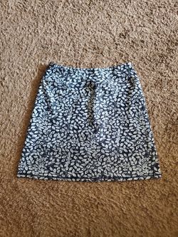 *NWOT* Lou Keith navy blue skirt with white leaf print mini skirt with built-in shorts-size M