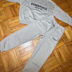 Men’s Medium Essentials Sweatsuit