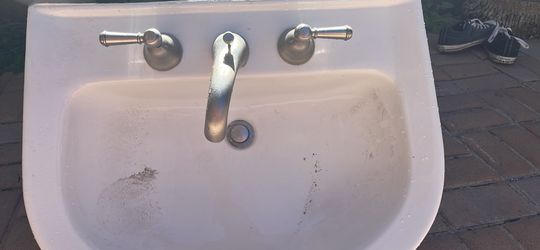 Toilet & Bathroom Sink