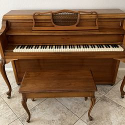 Story & Clark Spinet Piano with Matching Bench
