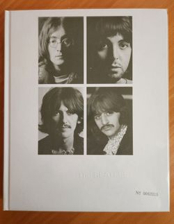 Beatles White Album Super Deluxe 6 CDs 1 Blu-ray