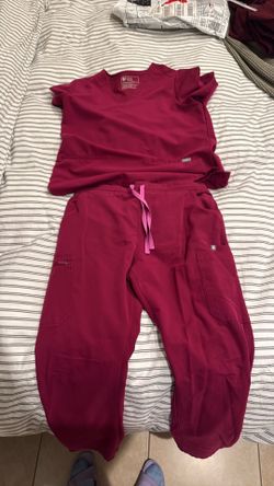 Women’s Figs size large
