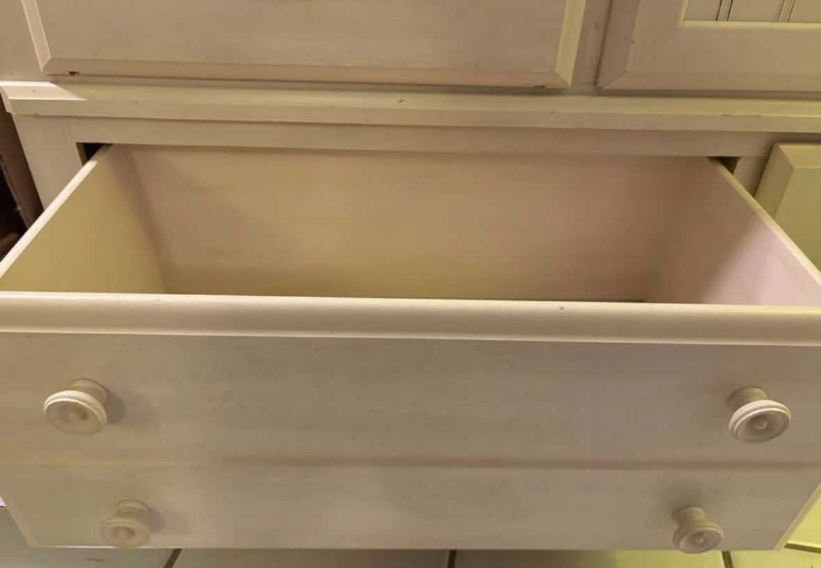 5 PC Bedroom Furniture Set