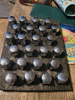 Set Of 24 Chrome Lug Nuts For Chevy And GMC Trucks