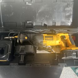 Dewalt DC385 Electric Saw With Charger 