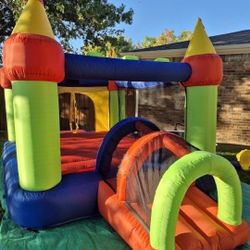 Large Bounce House With Basketball Goal 