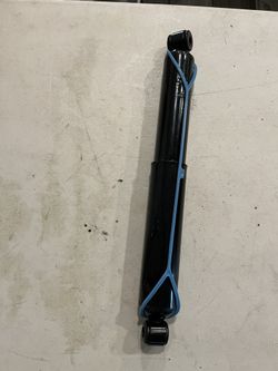 Shock Absorbers For 2004-2012 Chevrolet Colorado -rear-