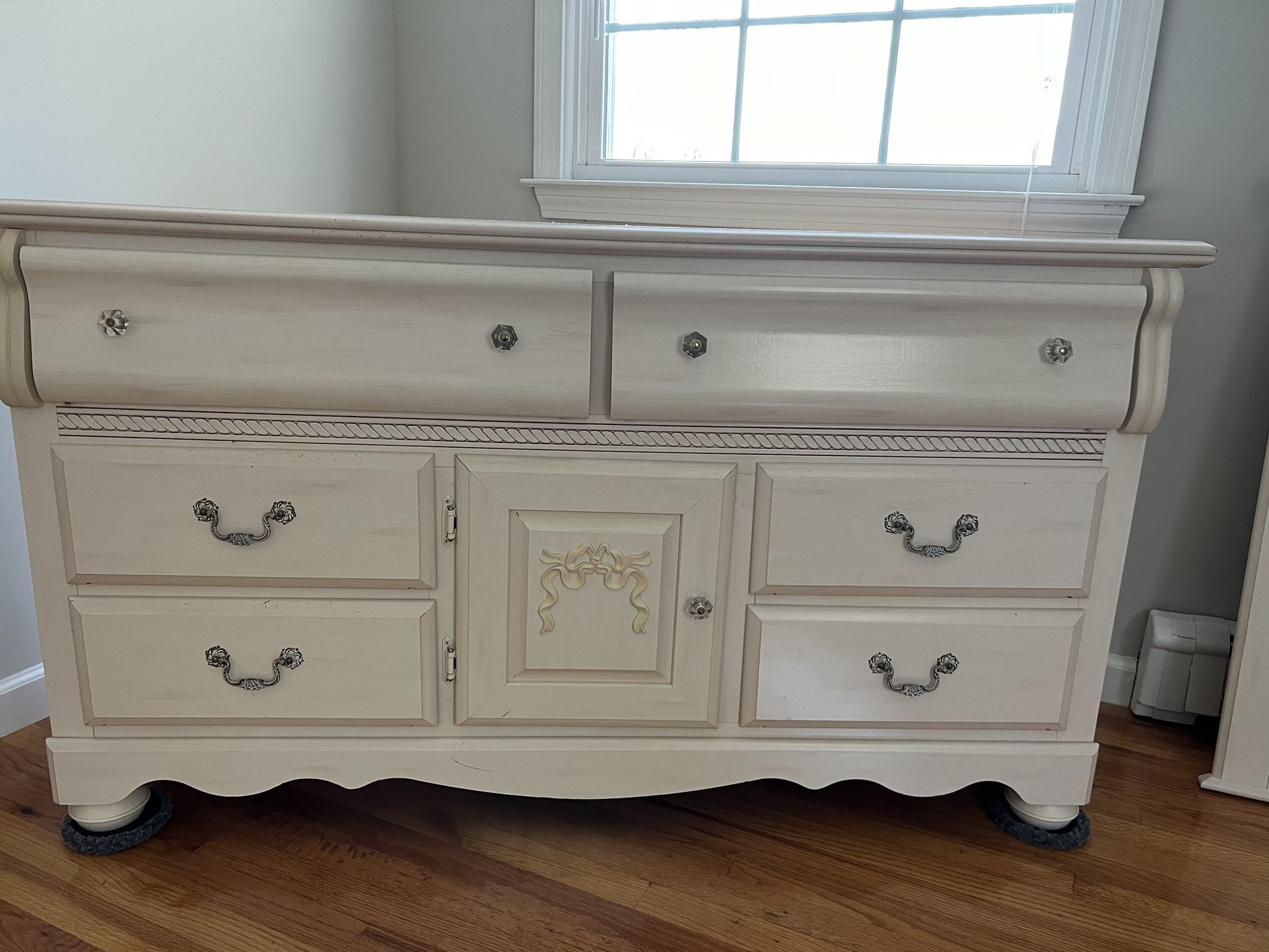 Kathy Ireland Home Princess Bouquet Dresser & Mirror