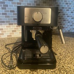 De’Longhi Espresso Machine with Milk Frother – Great Condition