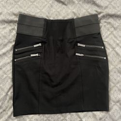 Guess Skirt - Fitted Black Skirt With Zippers