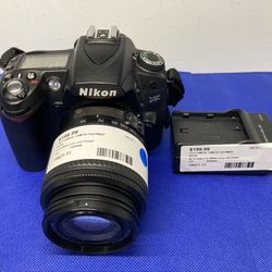 Nikon D90 12.3MP DX-Format CMOS Digital SLR Camera Lens and Charger 