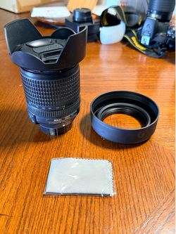 Nikon 18-140mm DX VR Lens W/Extras