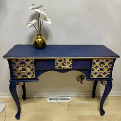 2️⃣ Elegant Entryway Console Table – Royal Blue with Gold Leaf Design