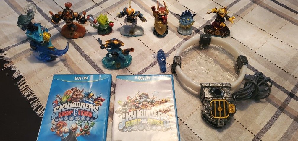 I'm selling this lot of 10 Skylanders Nintendo Wii u figures with 2 games