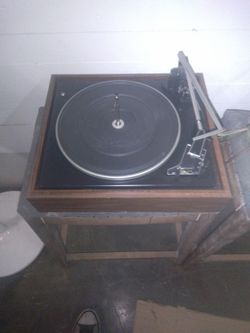 RECORD PLAYER