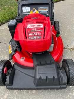 TroyBilt Self Propelled Mower w/key start